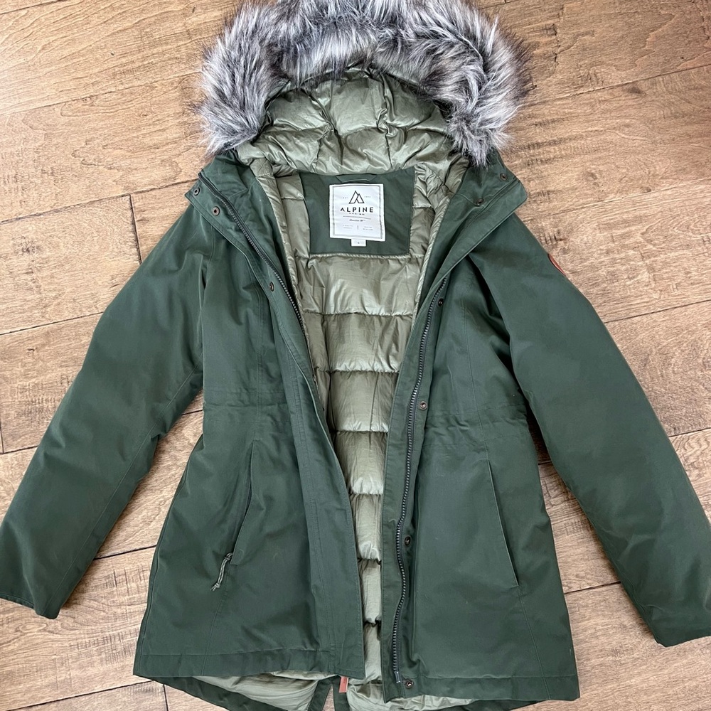 Alpine Olive Women's Jacket with Faux Fur Trim